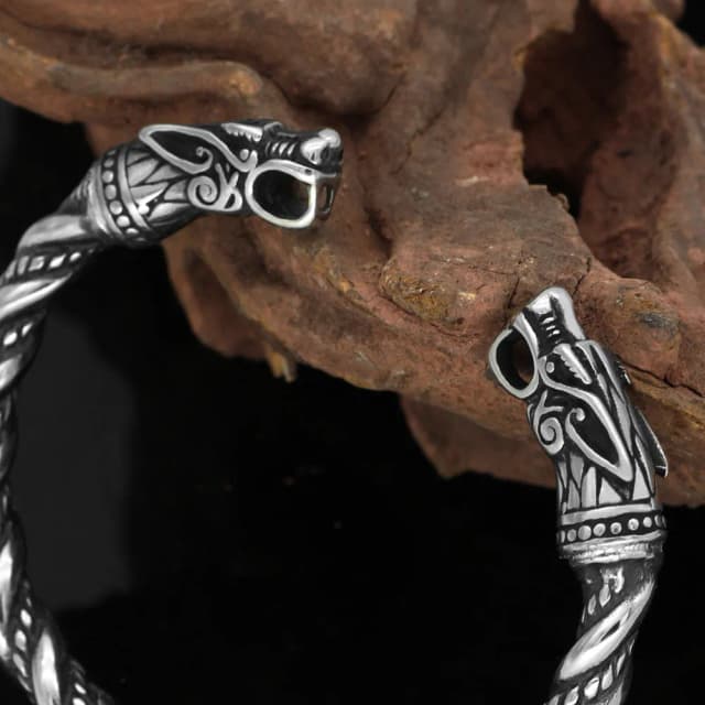 stainless-steel-dragon-mens-bracelet