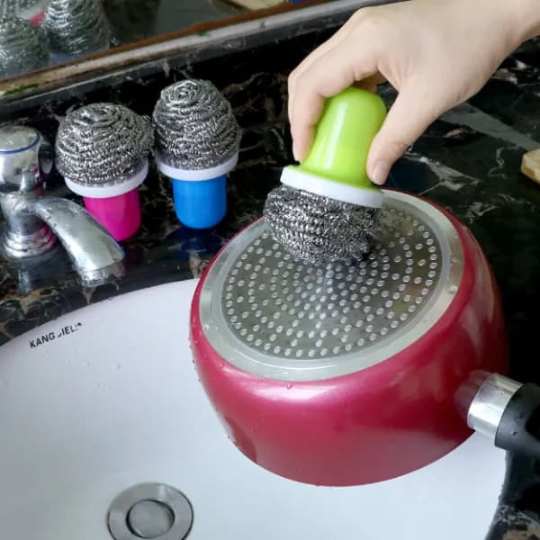 cleaning-steel-ball-brush