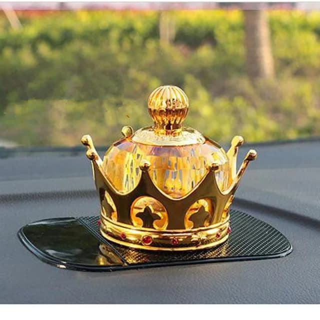 crown-car-dashboard-perfume