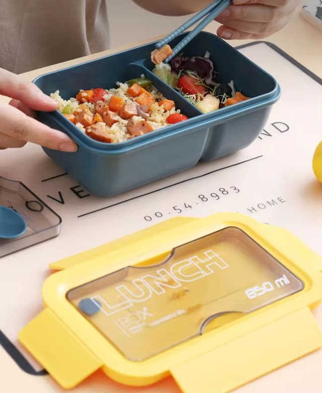 850ml-eco-friendly-food-grade-plastic-bento-lunch-box-with-spoon-and-fork